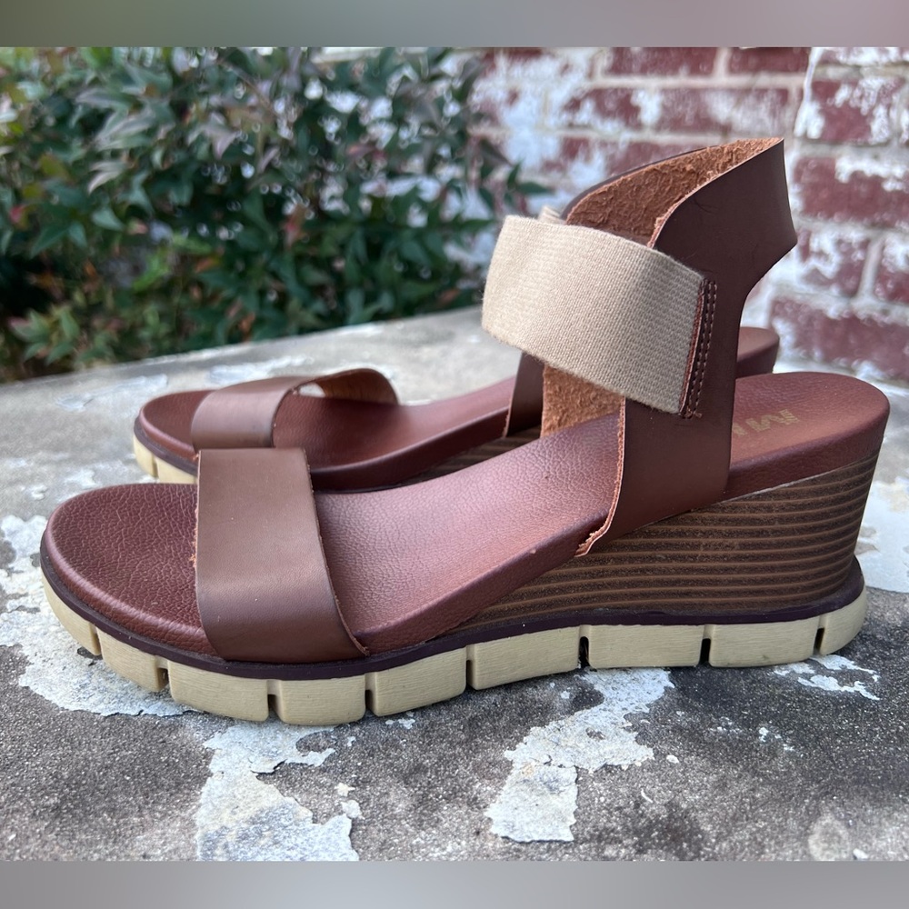 MIA Kandice Cognac Brown Leather and Beige Elastic Wedge Sandal Women Sz 10